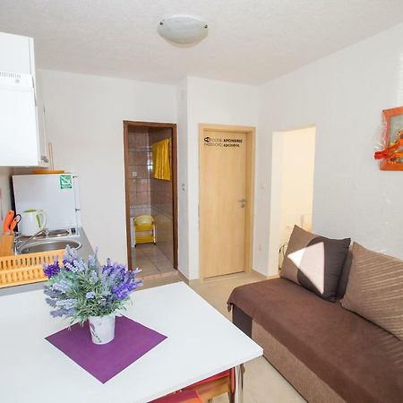 Apartmani Cindric Karlobag Ngoại thất bức ảnh