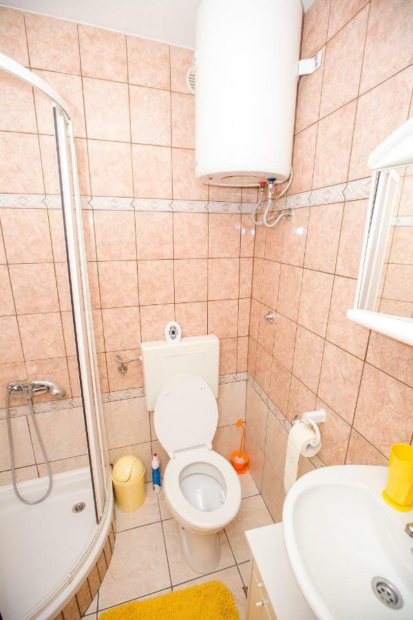 Apartmani Cindric Karlobag Ngoại thất bức ảnh